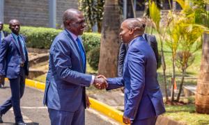 CS Kithure Kindiki welcoming H.E President William Ruto at KSG for the Launch of the NPS, NYS and Prisons Taskforce report. 